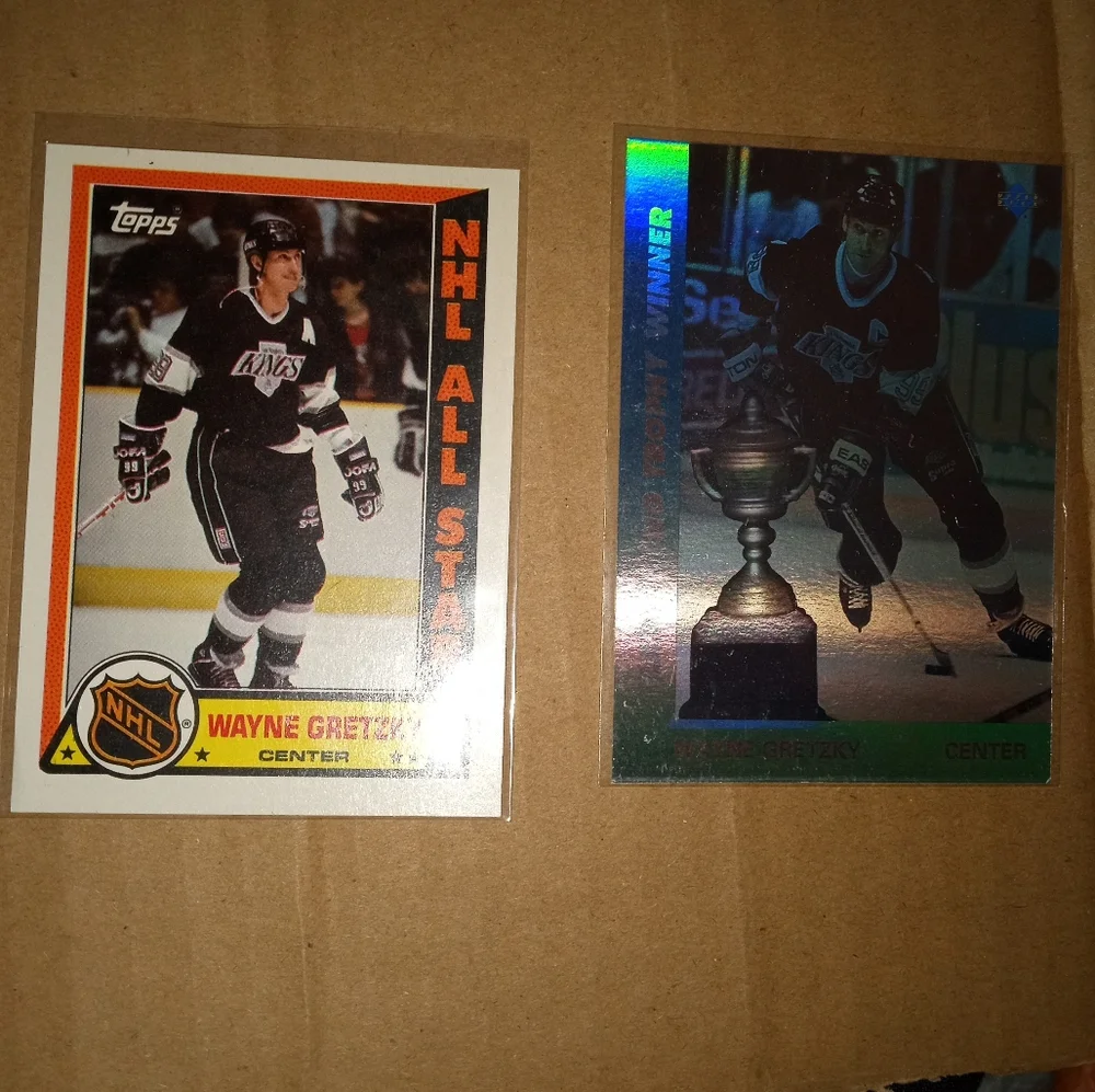 Wayne Gretzky 2 Card Lot 